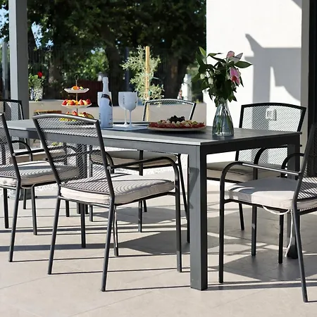 Casa فيلة Debeljak