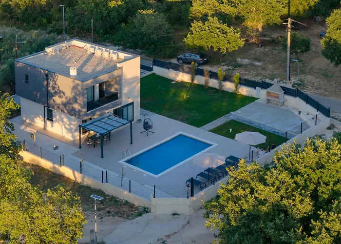 Casa * Debeljak