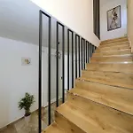Casa * Debeljak