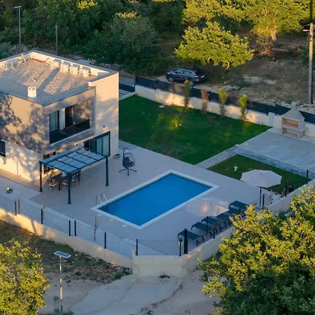 Casa * Debeljak